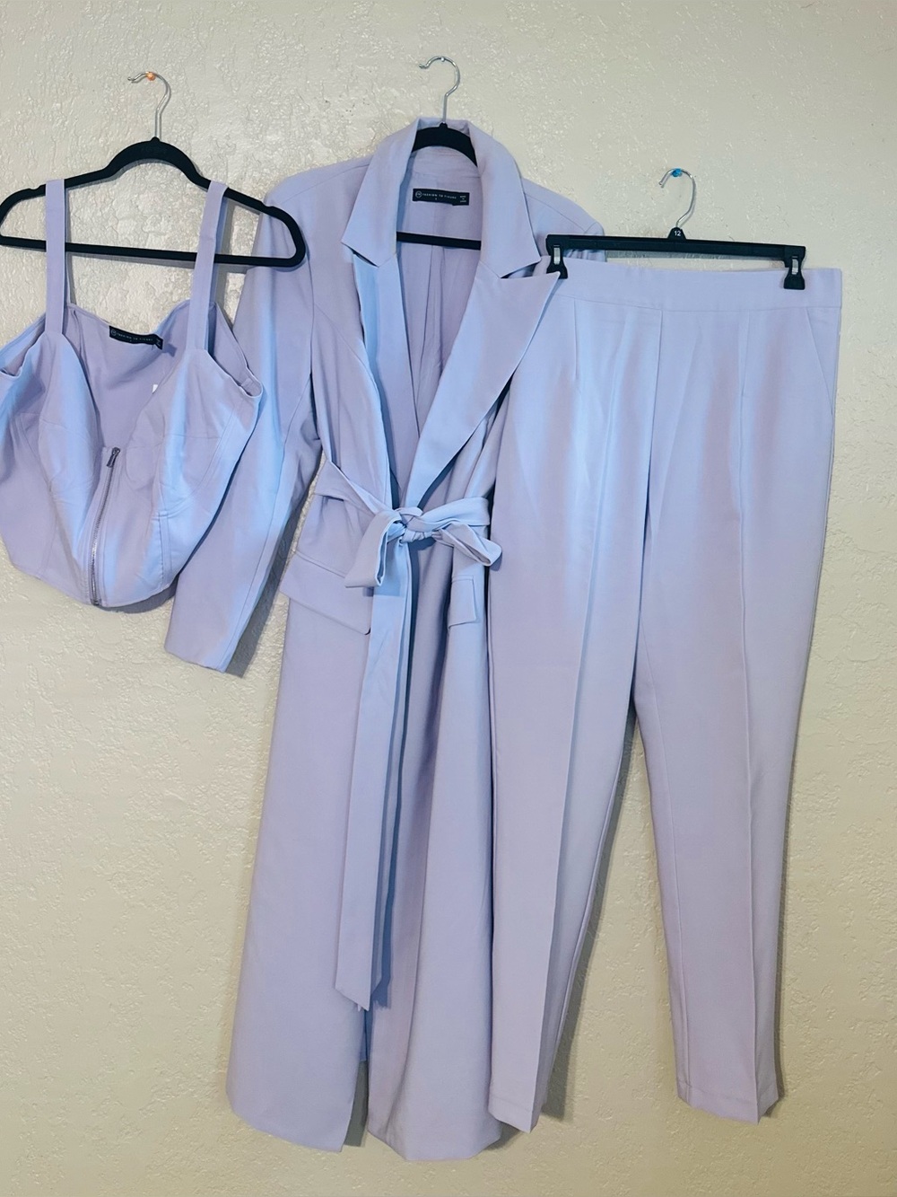 BEAUTIFUL Lavender 3-Piece Women's Suit Set, Trench Blazer, Pants, Bustier - Picture 3 of 3
